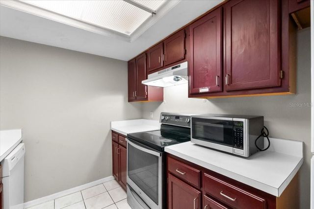 5864 SW 8TH PLACE, Gainesville, FL 32607