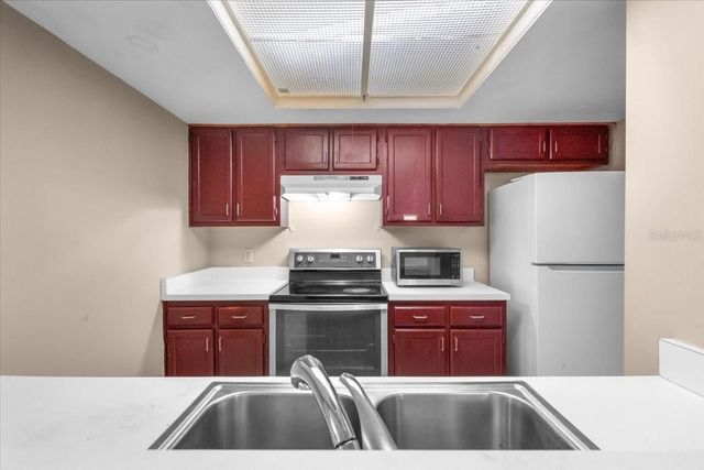 5864 SW 8TH PLACE, Gainesville, FL 32607