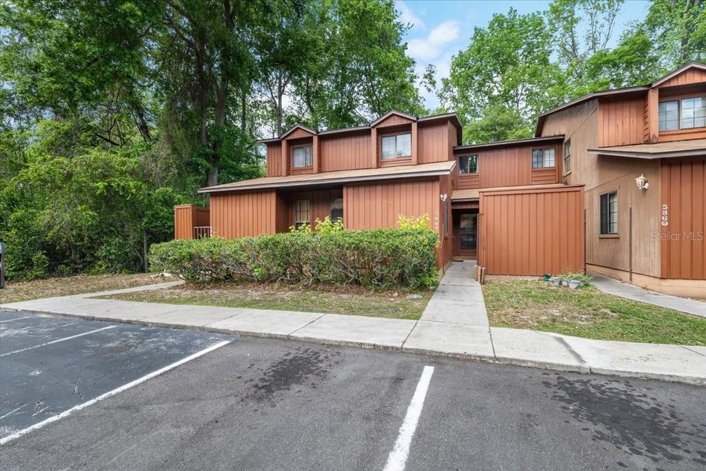 5864 SW 8TH PLACE, Gainesville, FL 32607