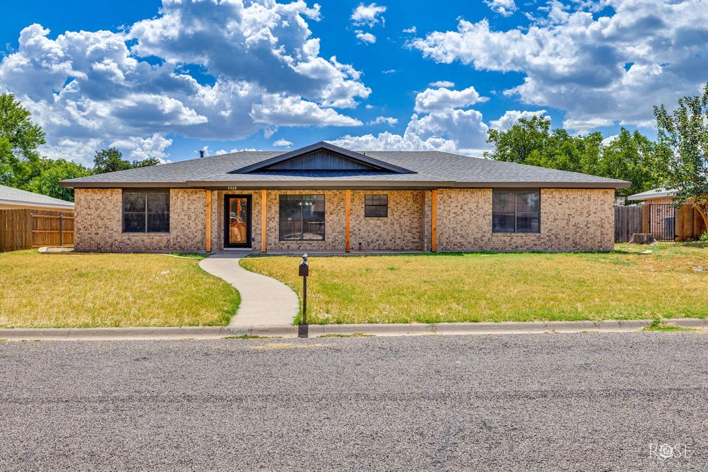 Image 1 of property listing at 3209 Alta Vista Lane, San Angelo, TX 76904