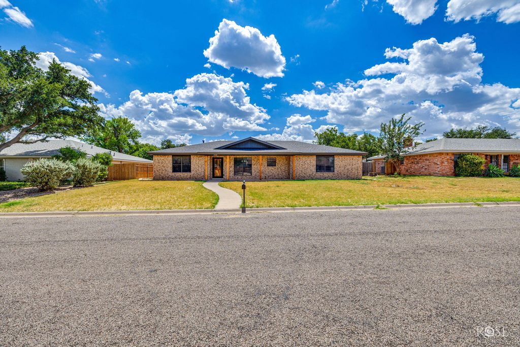 Image 2 of property listing at 3209 Alta Vista Lane, San Angelo, TX 76904