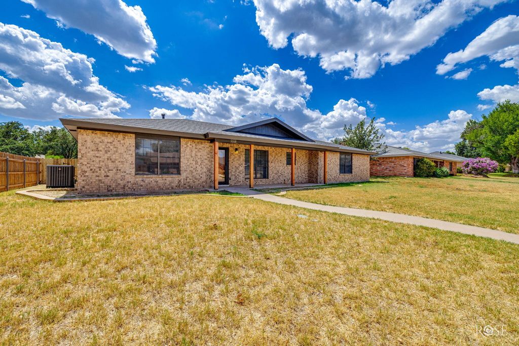 Image 3 of property listing at 3209 Alta Vista Lane, San Angelo, TX 76904