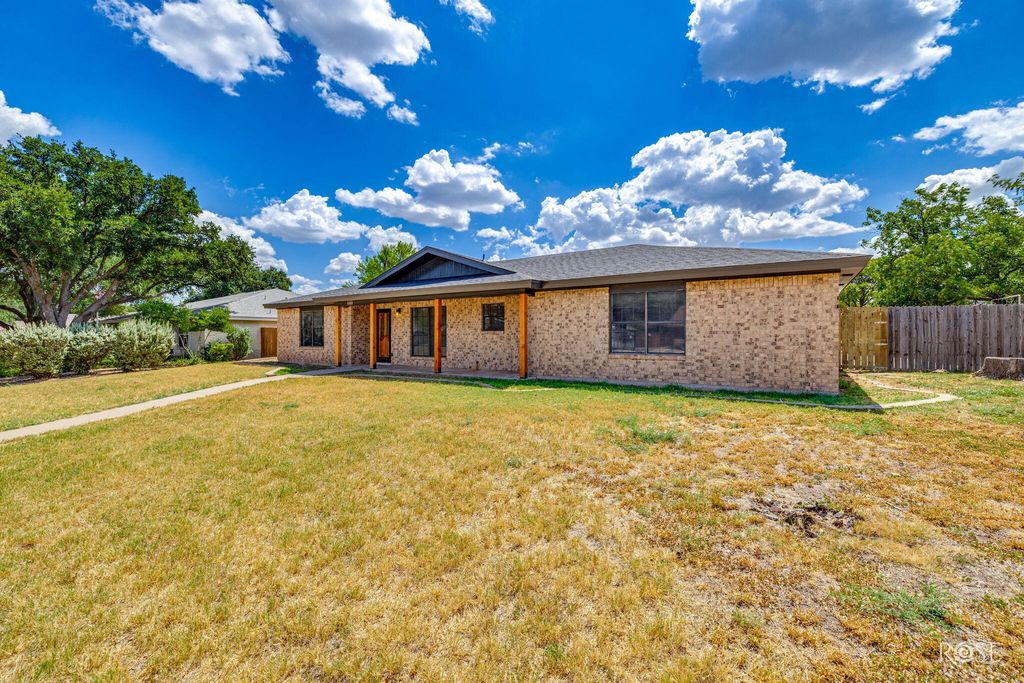 Image 4 of property listing at 3209 Alta Vista Lane, San Angelo, TX 76904