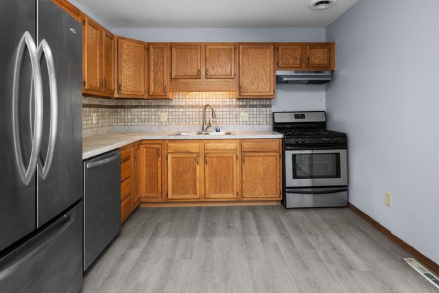 301 30th Avenue W, Milan, IL 61264