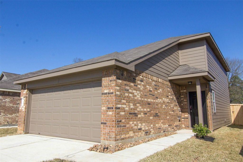 356 Upper Creek Drive, Willis, TX 77378
