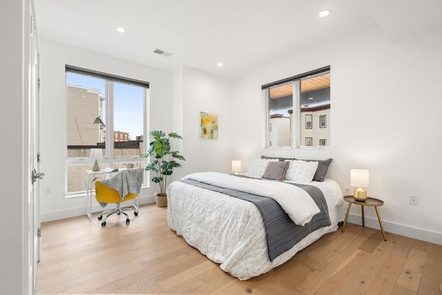 946 Saratoga St 204, Boston, MA 02128