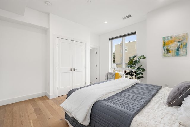 946 Saratoga St 204, Boston, MA 02128