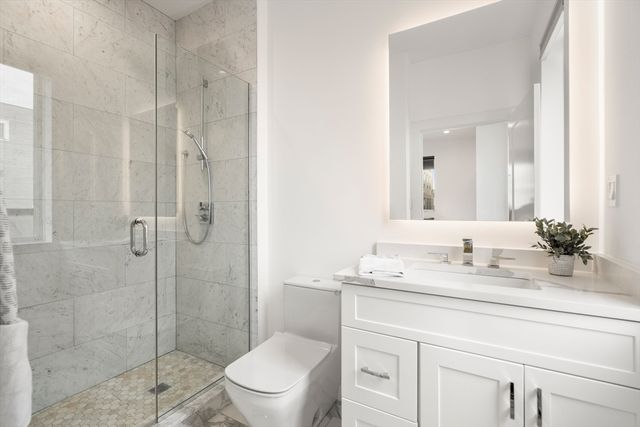 946 Saratoga St 204, Boston, MA 02128