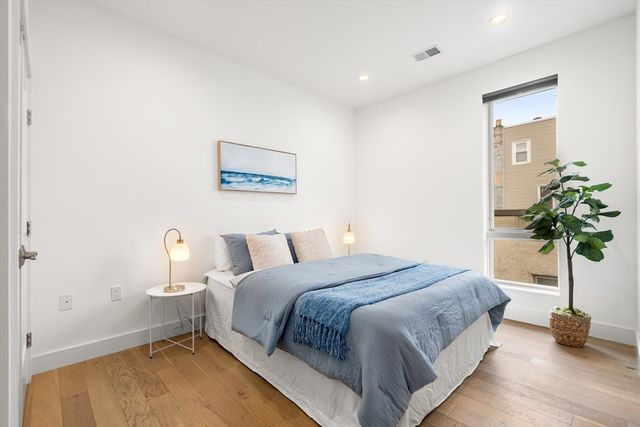 946 Saratoga St 204, Boston, MA 02128