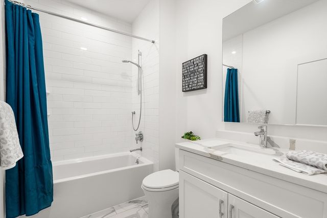 946 Saratoga St 204, Boston, MA 02128