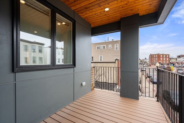 946 Saratoga St 204, Boston, MA 02128