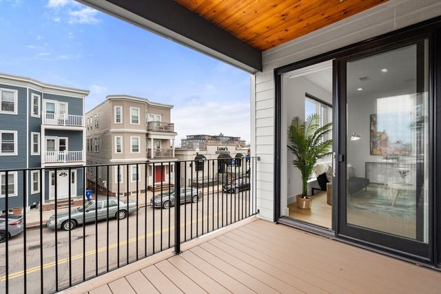 946 Saratoga St 204, Boston, MA 02128