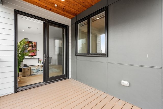 946 Saratoga St 204, Boston, MA 02128