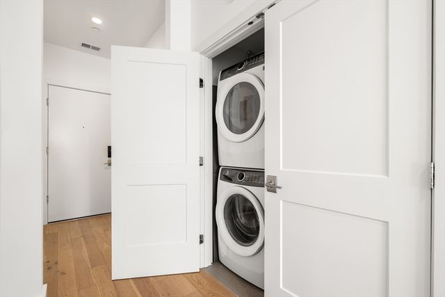 946 Saratoga St 204, Boston, MA 02128