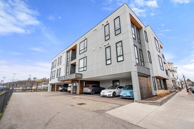 946 Saratoga St 204, Boston, MA 02128