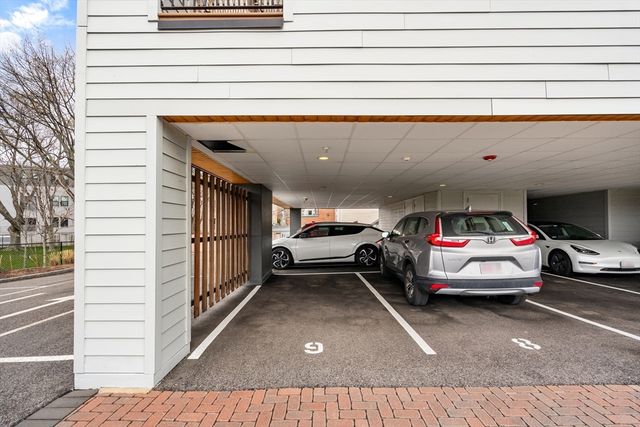 946 Saratoga St 204, Boston, MA 02128