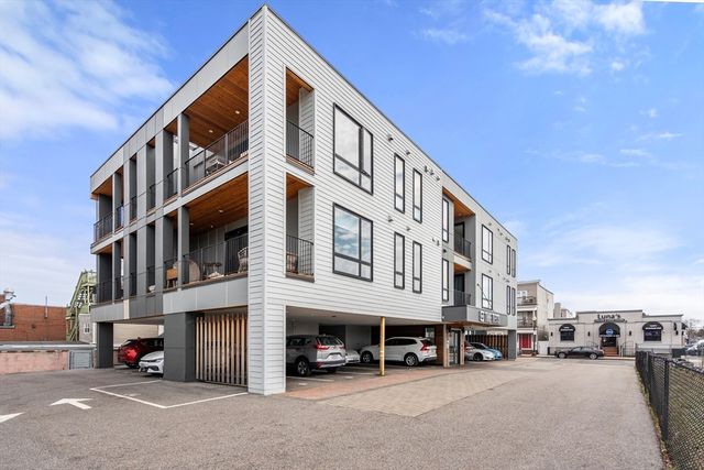 946 Saratoga St 204, Boston, MA 02128