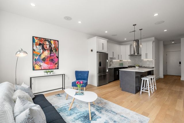 946 Saratoga St 204, Boston, MA 02128