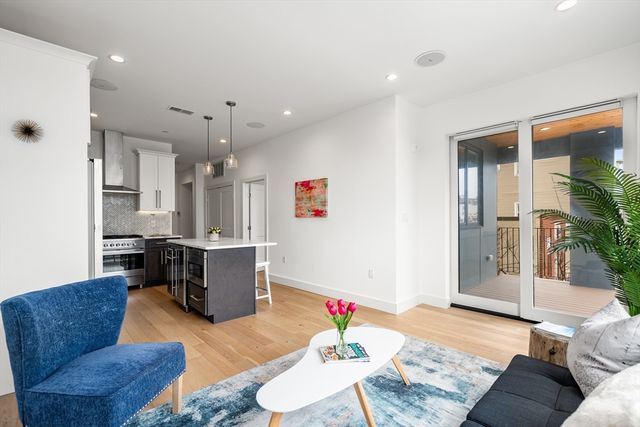 946 Saratoga St 204, Boston, MA 02128