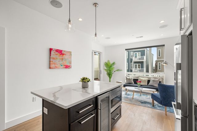 946 Saratoga St 204, Boston, MA 02128