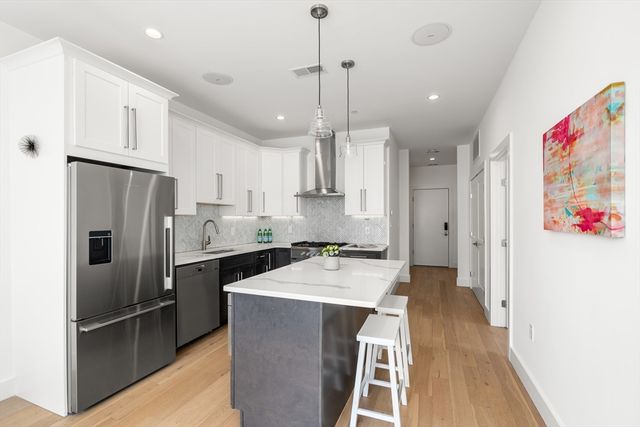 946 Saratoga St 204, Boston, MA 02128