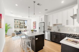 946 Saratoga St 204, Boston, MA 02128