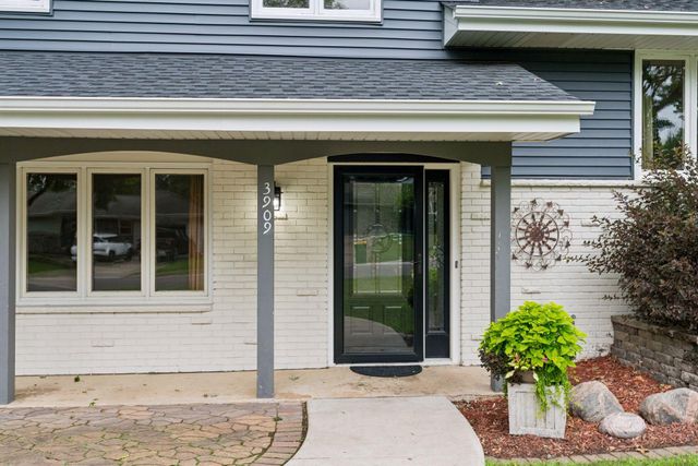 3909 Xylon Avenue N, New Hope, MN 55427