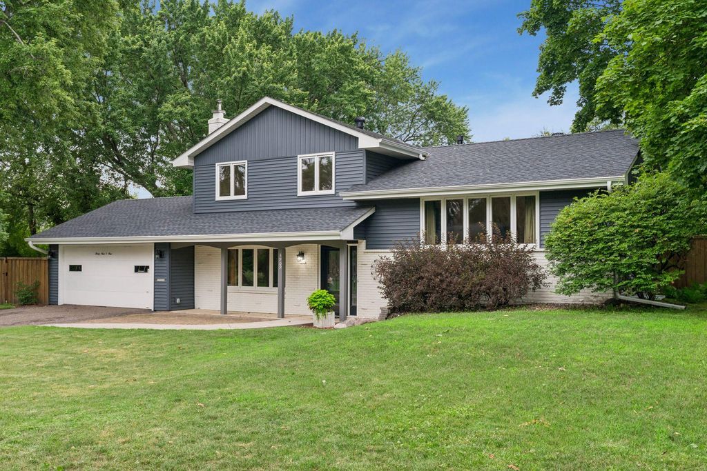 3909 Xylon Avenue N, New Hope, MN 55427
