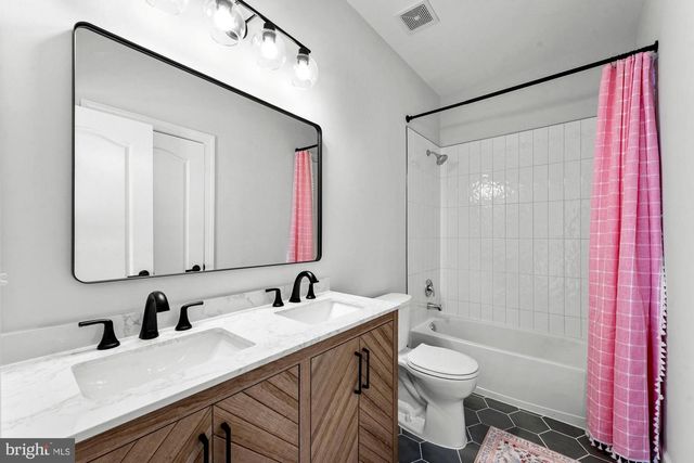 4165 JEREMY GRV, Fairfax, VA 22030
