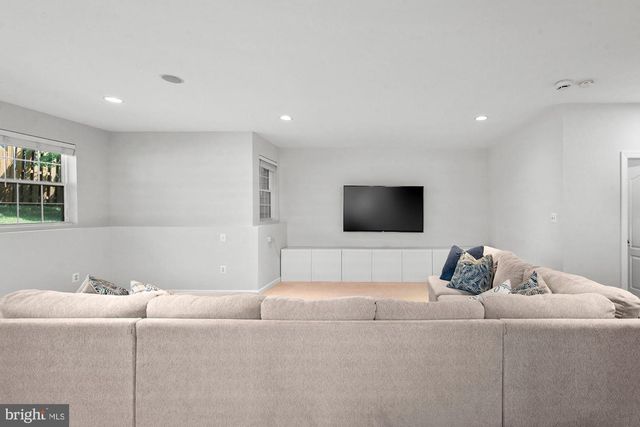 4165 JEREMY GRV, Fairfax, VA 22030