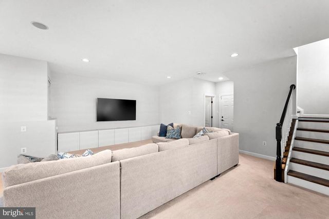4165 JEREMY GRV, Fairfax, VA 22030