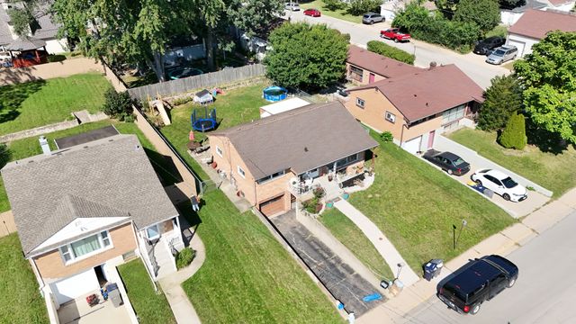 724 Hastings Street, Elgin, IL 60120
