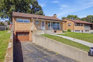 724 Hastings Street, Elgin, IL 60120