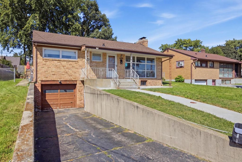 724 Hastings Street, Elgin, IL 60120