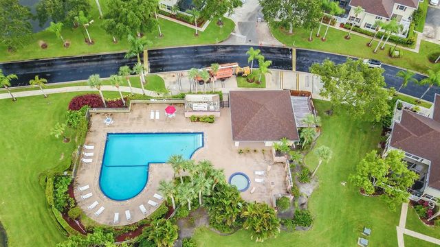 44 Essex Court B, Royal Palm Beach, FL 33411