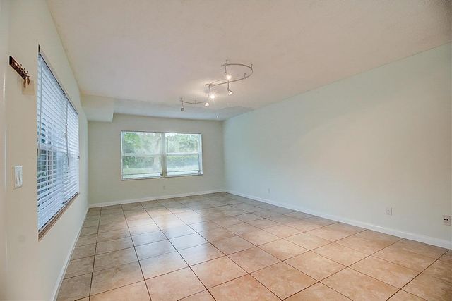 44 Essex Court B, Royal Palm Beach, FL 33411