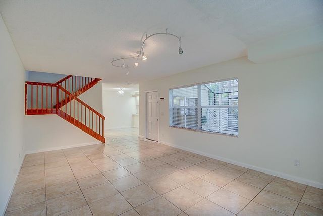 44 Essex Court B, Royal Palm Beach, FL 33411