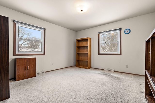 2104 Dunwoody Drive, Valparaiso, IN 46383