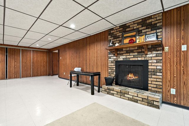 2104 Dunwoody Drive, Valparaiso, IN 46383