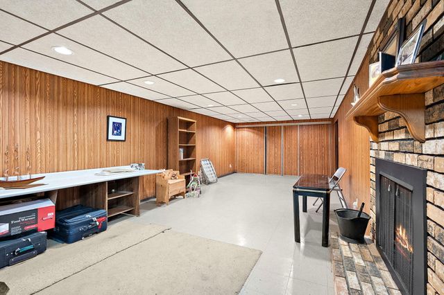 2104 Dunwoody Drive, Valparaiso, IN 46383