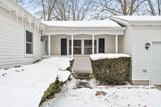 2104 Dunwoody Drive, Valparaiso, IN 46383