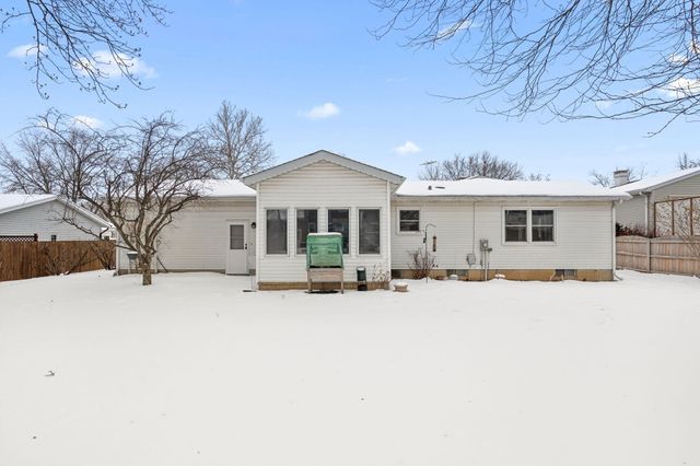 2104 Dunwoody Drive, Valparaiso, IN 46383
