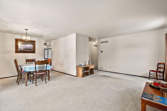 2104 Dunwoody Drive, Valparaiso, IN 46383