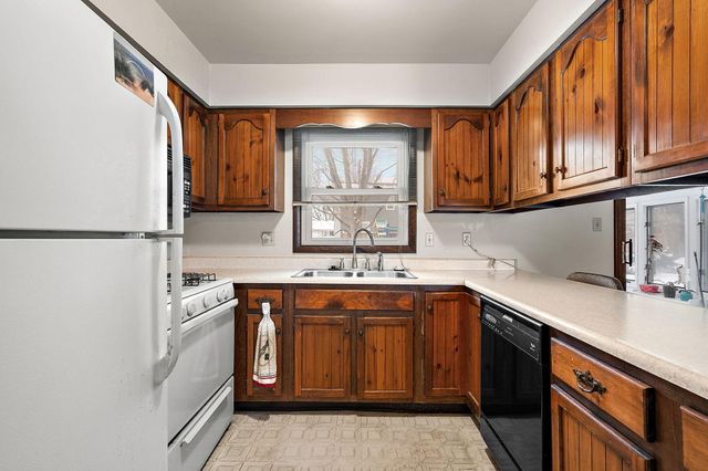 2104 Dunwoody Drive, Valparaiso, IN 46383