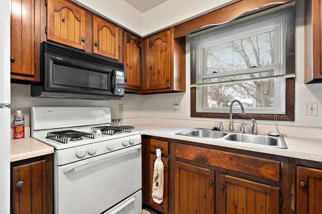 2104 Dunwoody Drive, Valparaiso, IN 46383