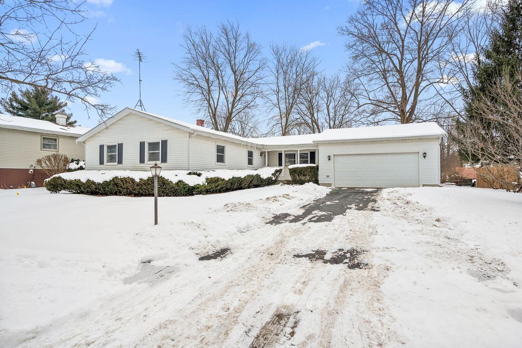 2104 Dunwoody Drive, Valparaiso, IN 46383