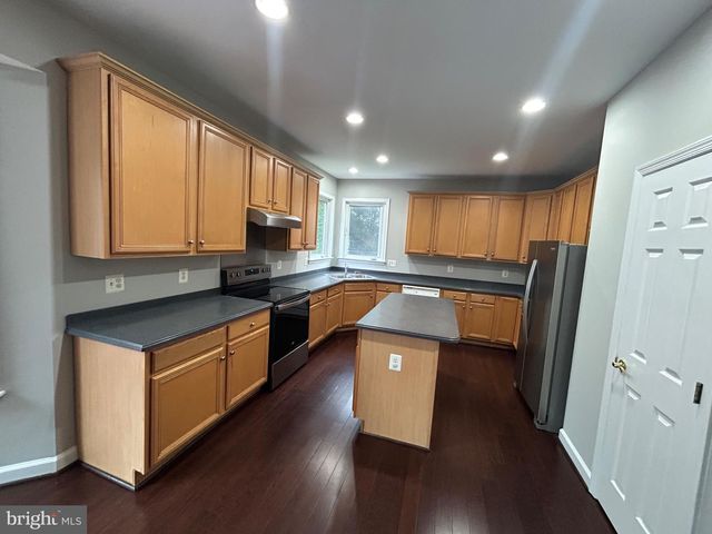 46797 BACKWATER DR, Sterling, VA 20164