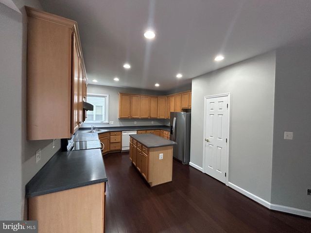 46797 BACKWATER DR, Sterling, VA 20164