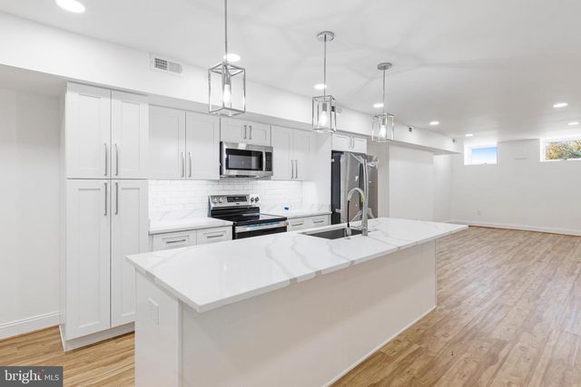 530 N CARROLLTON AVE, Baltimore, MD 21223