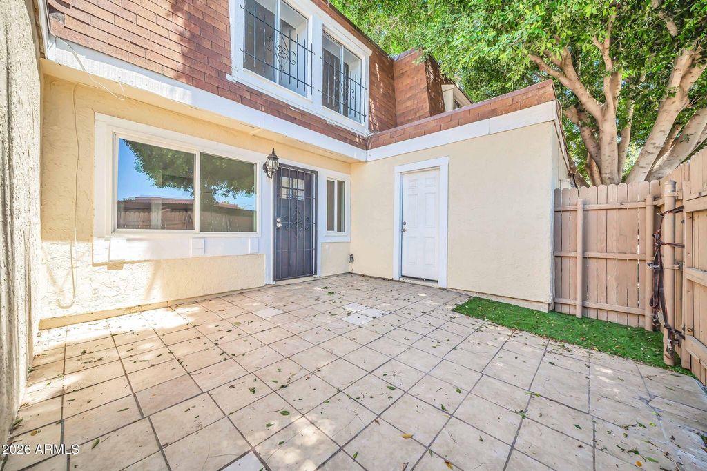 Image 1 of property listing at 3338 W LAS PALMARITAS Drive, Phoenix, AZ 85051